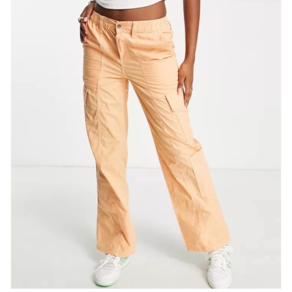 ASOS DESIGN • Women’s Creamsicle Orange Baggy Straight Leg Cargo Pants Size 4 - Picture 1 of 7